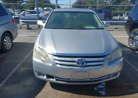 2005 Toyota Avalon Limited z USA, uszkodzony, nr VIN 4T1BK36B35U001555